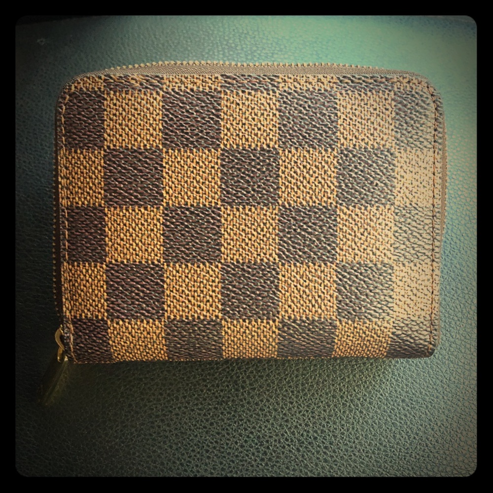 Louis Vuitton Authentic Zippy Wallet Damier Ebene